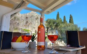 Solaris Methea- Luxury Central Villa By The Castle