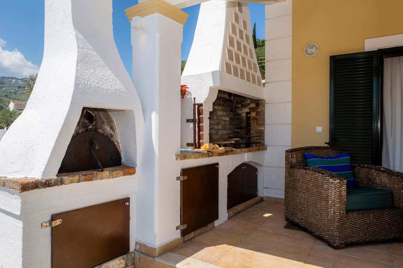 Solaris Methea- Luxury Central Villa By The Castle Kassiopi Exterior foto