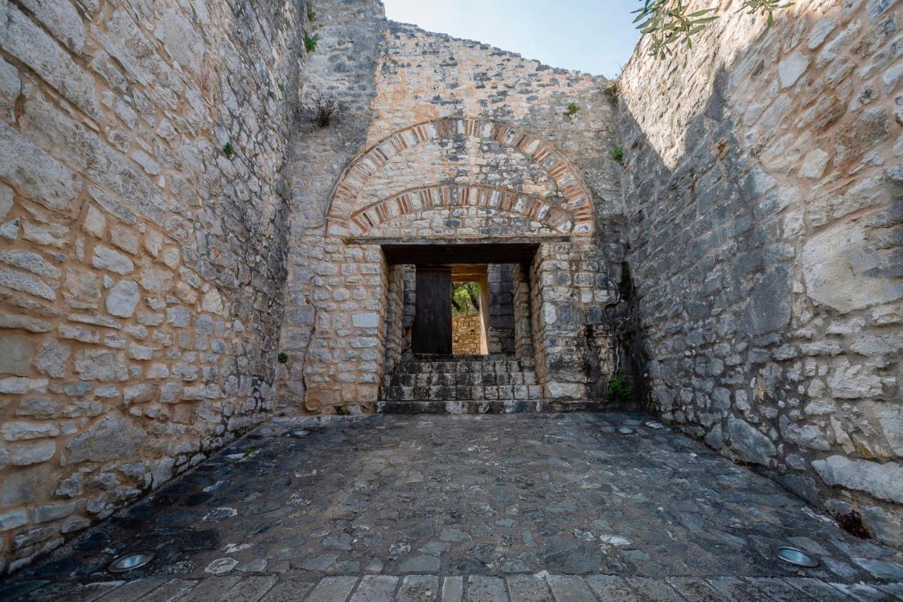 Solaris Methea- Luxury Central Villa By The Castle Kassiopi Exterior foto