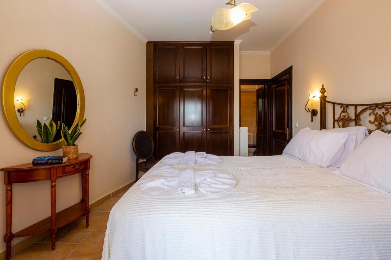 Solaris Methea- Luxury Central Villa By The Castle Kassiopi Exterior foto